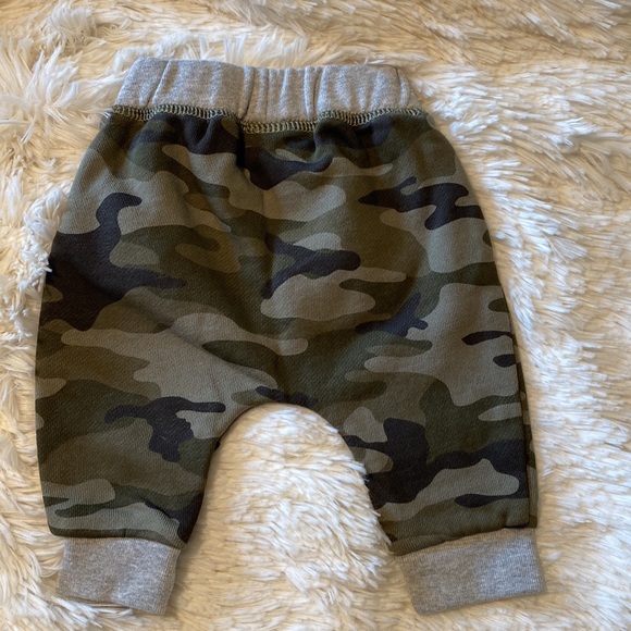 6 Month Carter’s Swim Set, Gap 0-3 Month Onesies Blue& Red Stripes, Gap 0-3 Camo - Picture 16 of 16